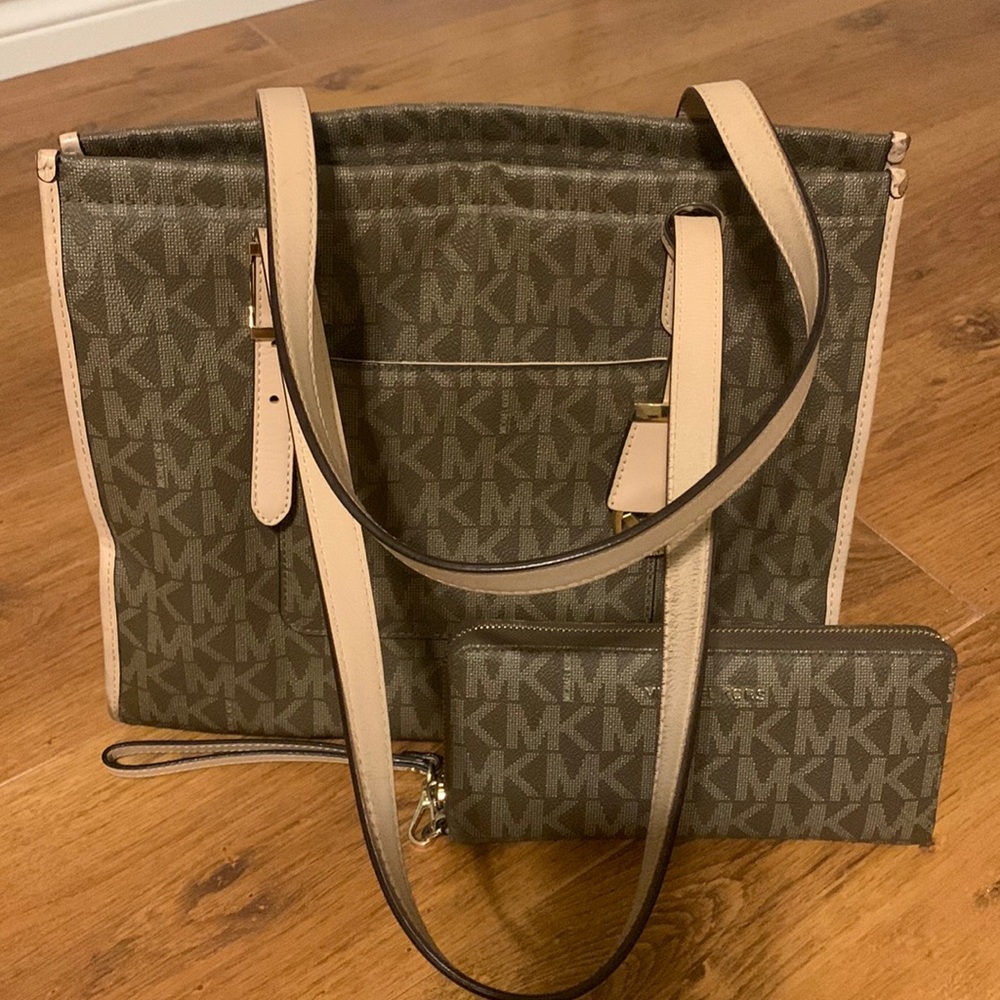 Michael Kors purse w/ wallet